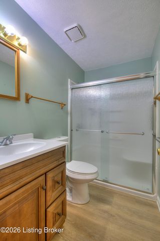 25 Valleyview Dr, Fisherville, KY 40023
