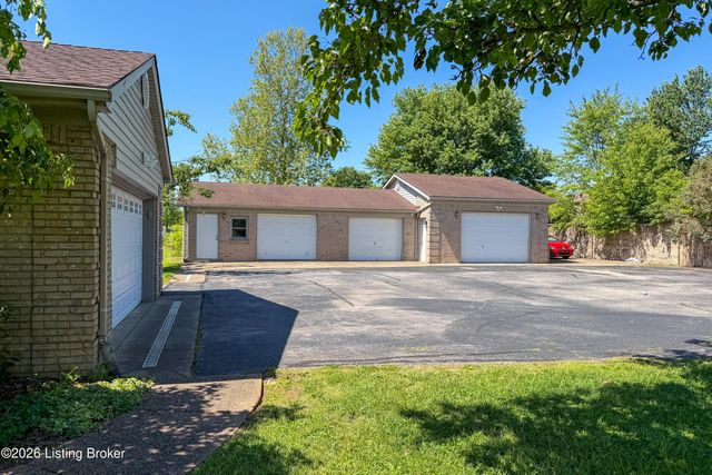 25 Valleyview Dr, Fisherville, KY 40023