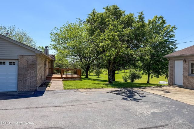 25 Valleyview Dr, Fisherville, KY 40023