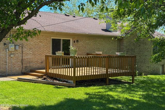 25 Valleyview Dr, Fisherville, KY 40023
