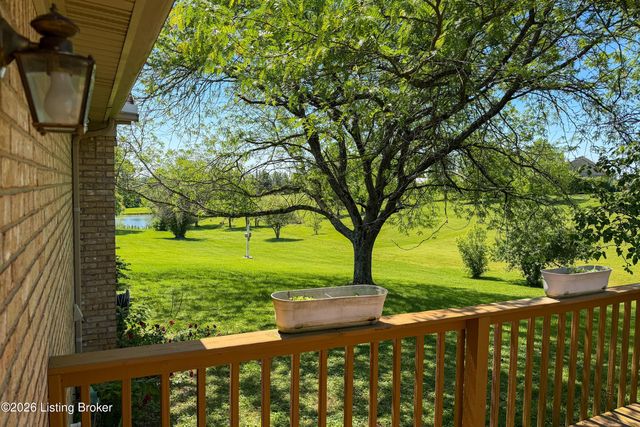 25 Valleyview Dr, Fisherville, KY 40023