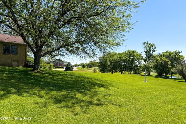 25 Valleyview Dr, Fisherville, KY 40023
