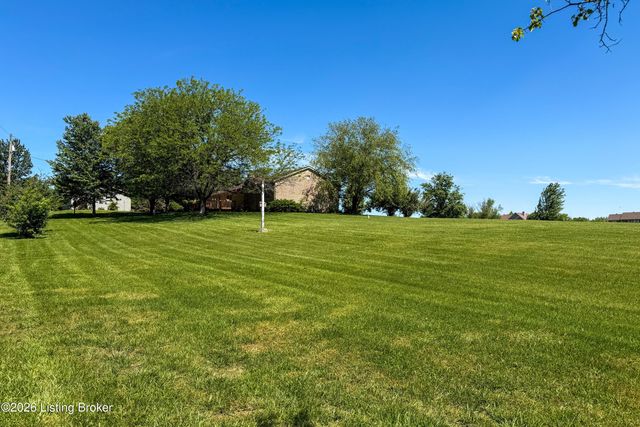 25 Valleyview Dr, Fisherville, KY 40023