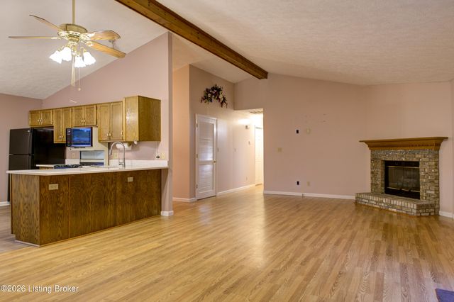 25 Valleyview Dr, Fisherville, KY 40023