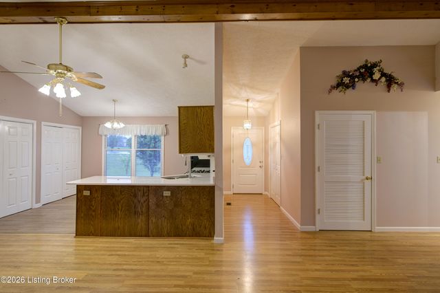 25 Valleyview Dr, Fisherville, KY 40023