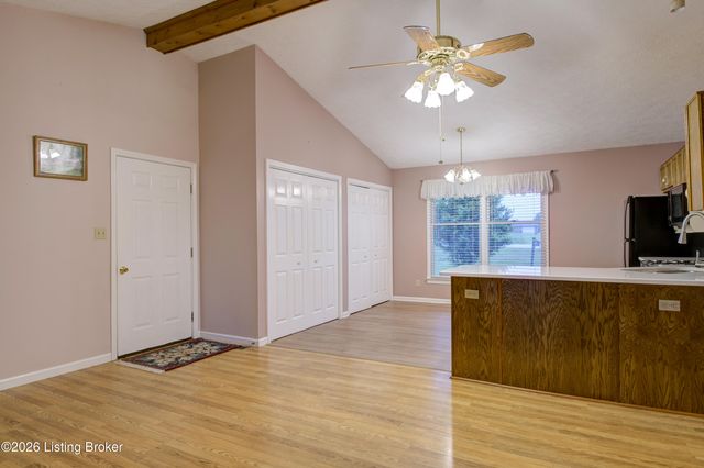 25 Valleyview Dr, Fisherville, KY 40023
