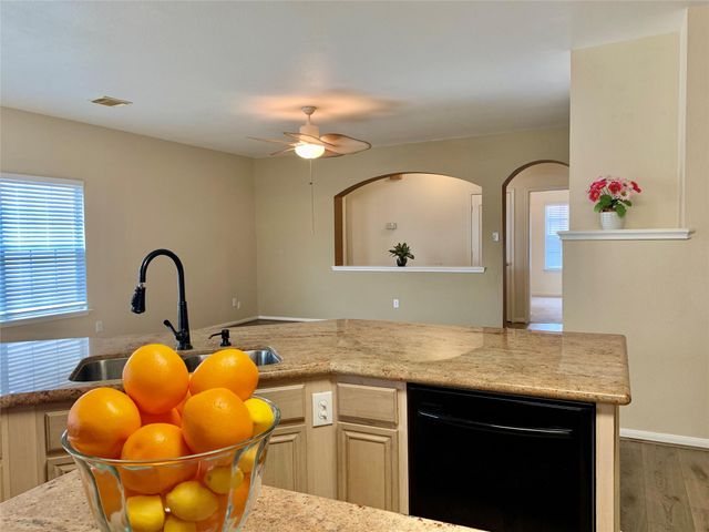 3815 Beacons View Lane, Friendswood, TX 77546