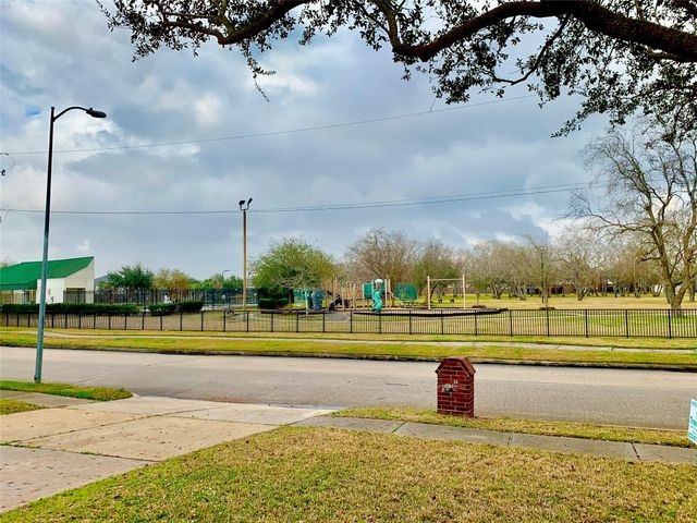 3815 Beacons View Lane, Friendswood, TX 77546