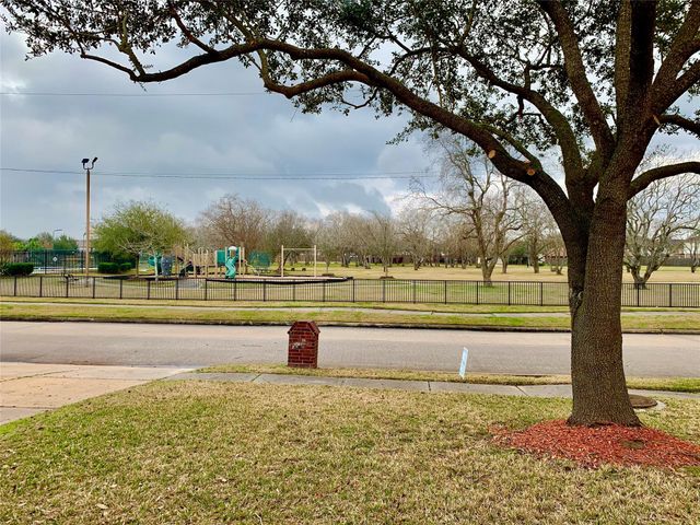 3815 Beacons View Lane, Friendswood, TX 77546