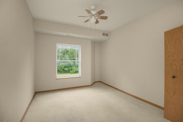 1341 Lake Drive W B113, Chanhassen, MN 55317