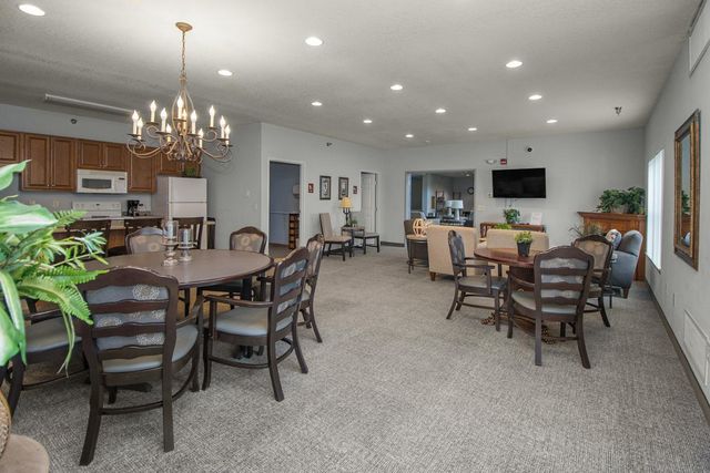 1341 Lake Drive W B113, Chanhassen, MN 55317