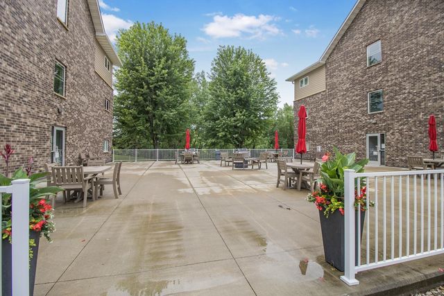 1341 Lake Drive W B113, Chanhassen, MN 55317