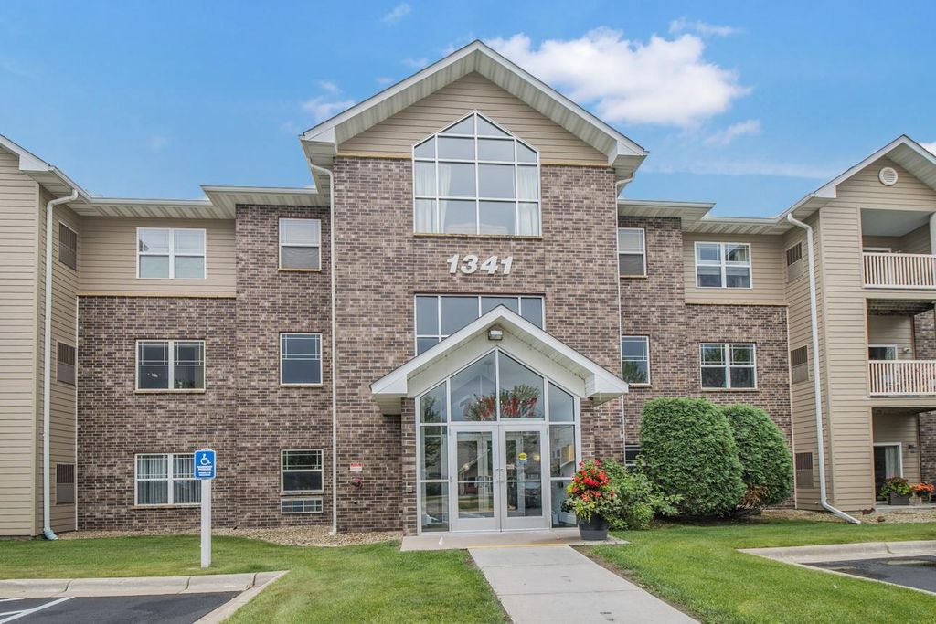 1341 Lake Drive W B113, Chanhassen, MN 55317