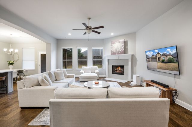 329 Strait Lane, Waxahachie, TX 75165
