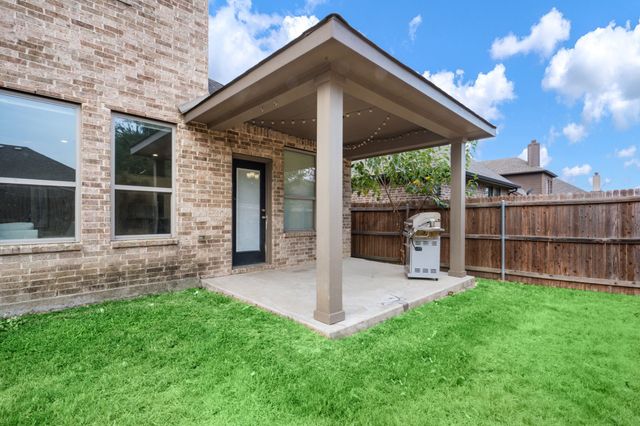 329 Strait Lane, Waxahachie, TX 75165