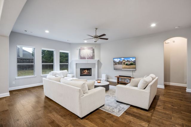 329 Strait Lane, Waxahachie, TX 75165