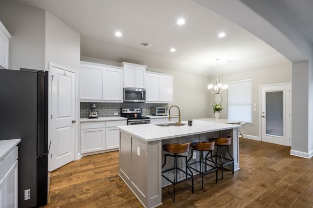 329 Strait Lane, Waxahachie, TX 75165