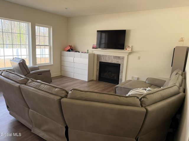 27 Spencer Street, Clifton Park, NY 12065