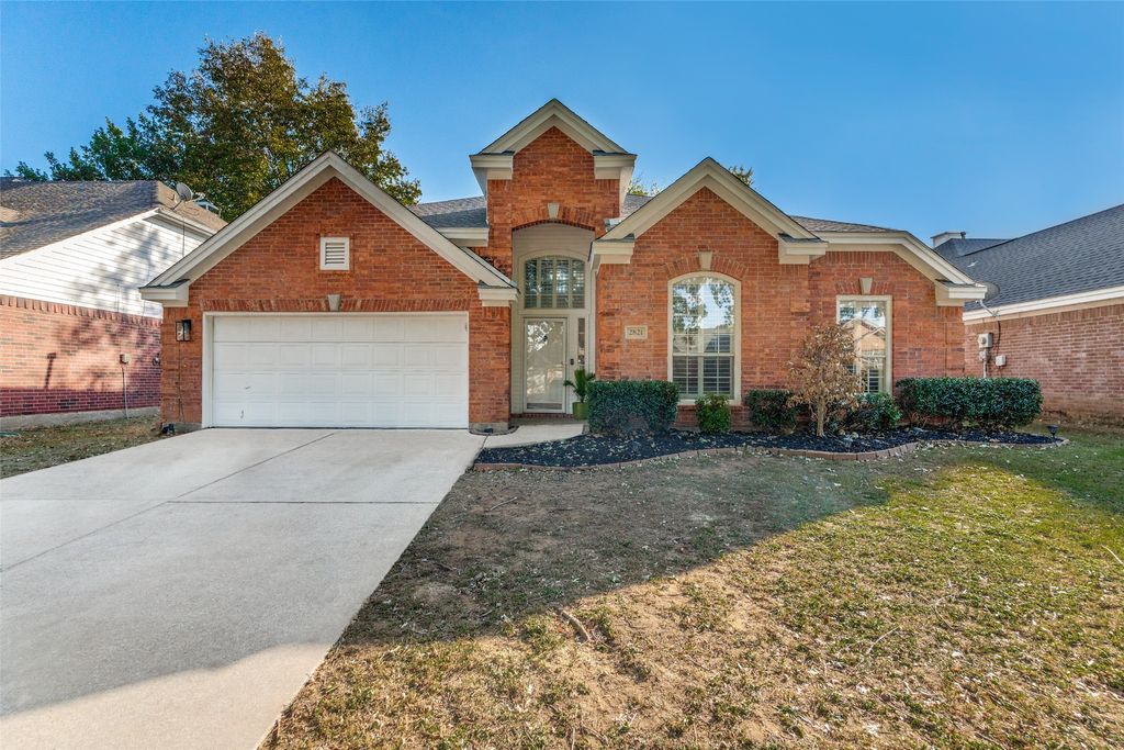 2821 Cheshire Way, Grand Prairie, TX 75052
