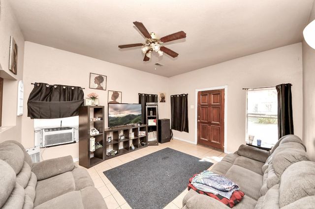 919 E 32nd Street, Houston, TX 77022