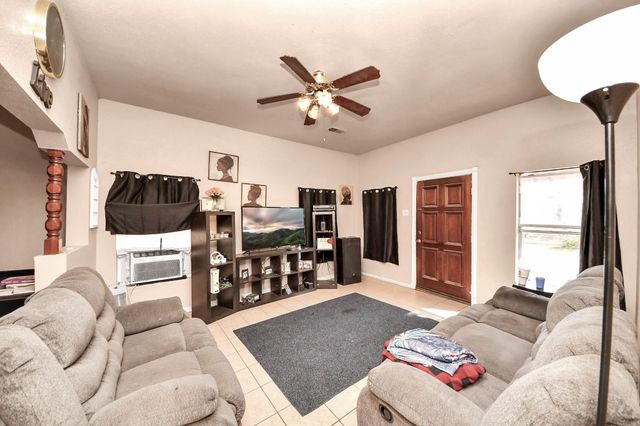 919 E 32nd Street, Houston, TX 77022