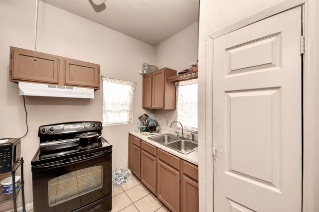 919 E 32nd Street, Houston, TX 77022