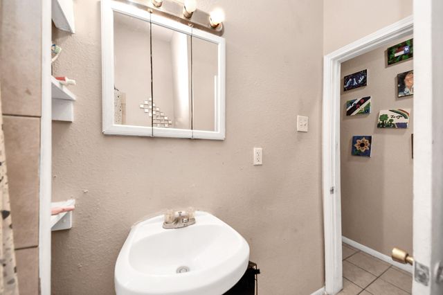 919 E 32nd Street, Houston, TX 77022