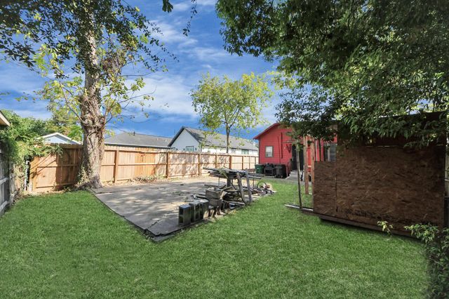919 E 32nd Street, Houston, TX 77022