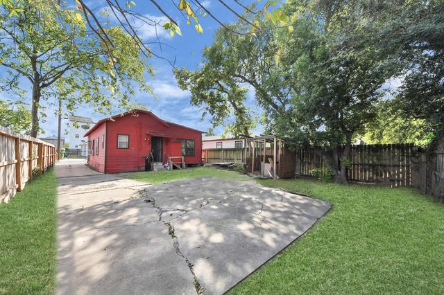 919 E 32nd Street, Houston, TX 77022