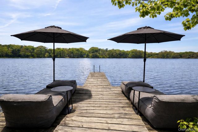 15 Lake View Court, Southampton, NY 11968