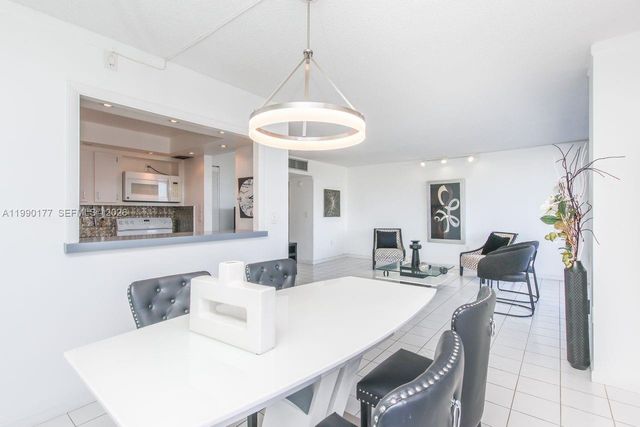 3675 N Country Club Dr 401, Aventura, FL 33180