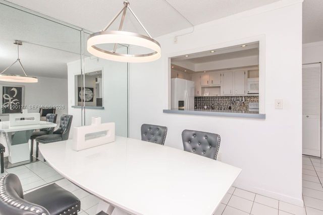 3675 N Country Club Dr 401, Aventura, FL 33180