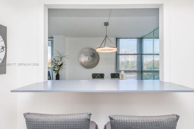 3675 N Country Club Dr 401, Aventura, FL 33180