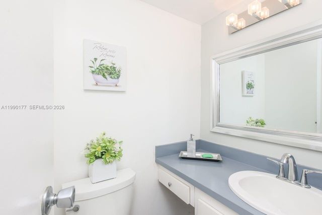 3675 N Country Club Dr 401, Aventura, FL 33180