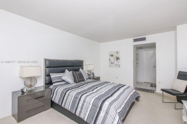 3675 N Country Club Dr 401, Aventura, FL 33180