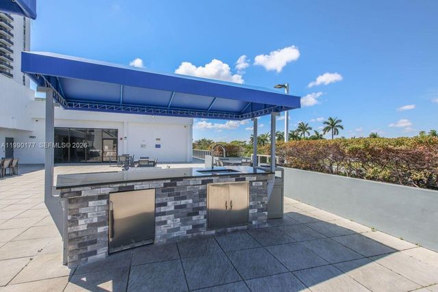 3675 N Country Club Dr 401, Aventura, FL 33180