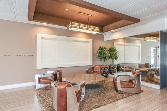 3675 N Country Club Dr 401, Aventura, FL 33180