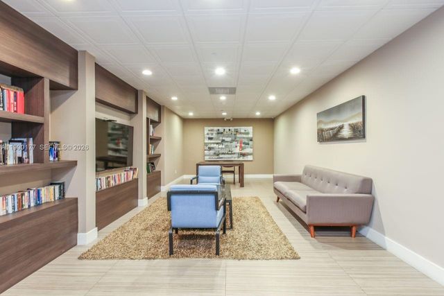 3675 N Country Club Dr 401, Aventura, FL 33180