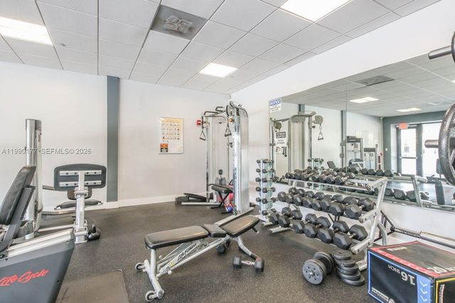 3675 N Country Club Dr 401, Aventura, FL 33180