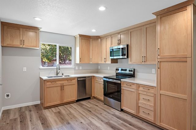 3261 Laurelhurst Dr, Rancho Cordova, CA 95670