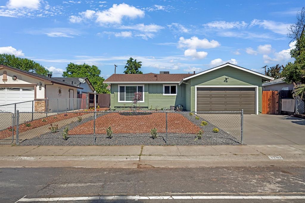 3261 Laurelhurst Dr, Rancho Cordova, CA 95670