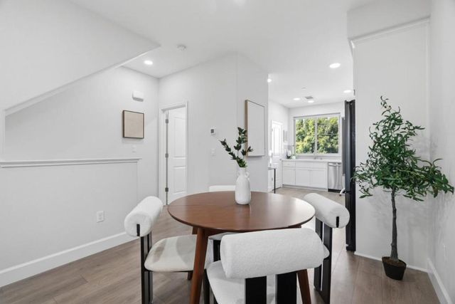 605 Cinnamon Circle, Mountain View, CA 94043