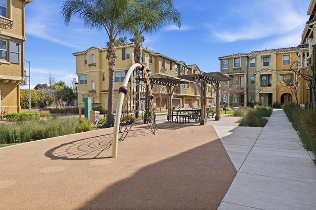 605 Cinnamon Circle, Mountain View, CA 94043