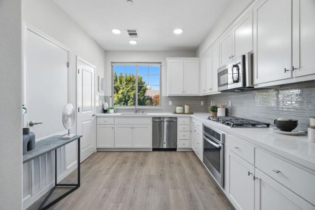 605 Cinnamon Circle, Mountain View, CA 94043