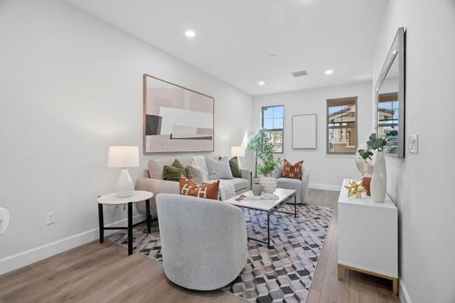 605 Cinnamon Circle, Mountain View, CA 94043