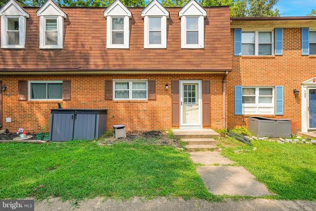 128 KINGS MILL DR, Fredericksburg, VA 22401