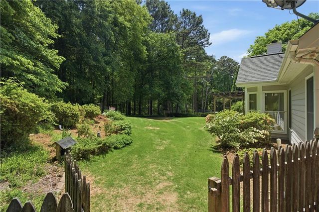 2211 Flowering Drive, Grayson, GA 30017