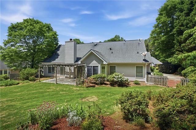 2211 Flowering Drive, Grayson, GA 30017