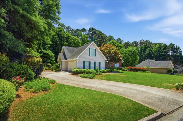 2211 Flowering Drive, Grayson, GA 30017