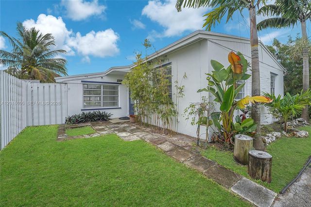 2718 Sherman St, Hollywood, FL 33020